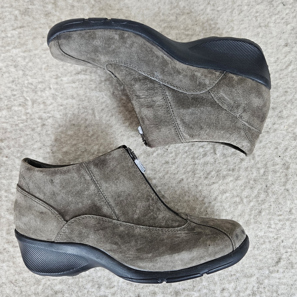 Chaco Waterproof Suede Ankle Boots Size 6
